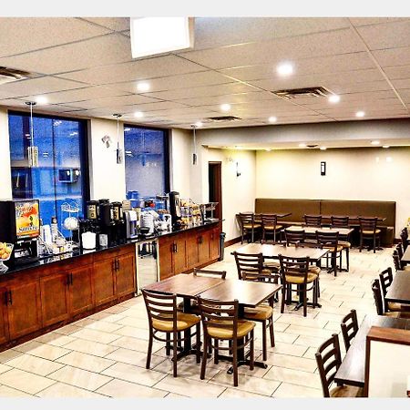 Super 8 By Wyndham Kelowna Bc Экстерьер фото