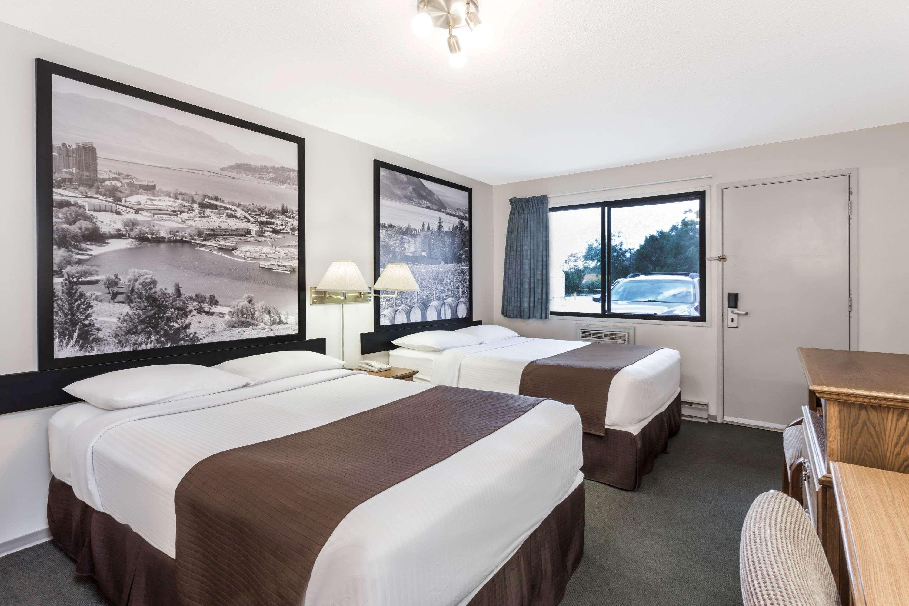 Super 8 By Wyndham Kelowna Bc Экстерьер фото