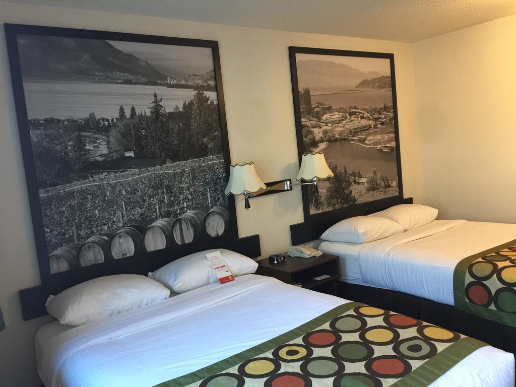 Super 8 By Wyndham Kelowna Bc Экстерьер фото