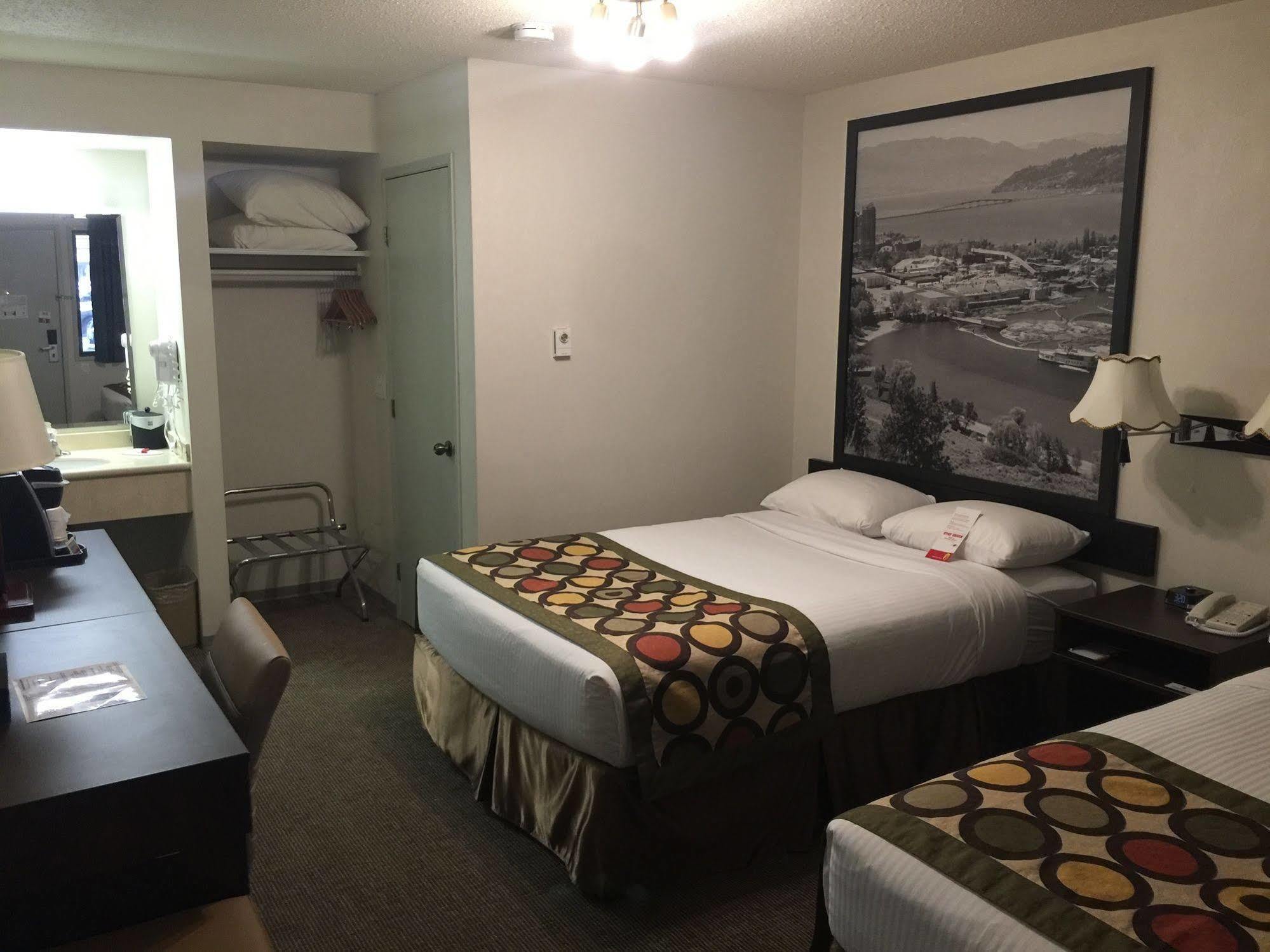 Super 8 By Wyndham Kelowna Bc Экстерьер фото