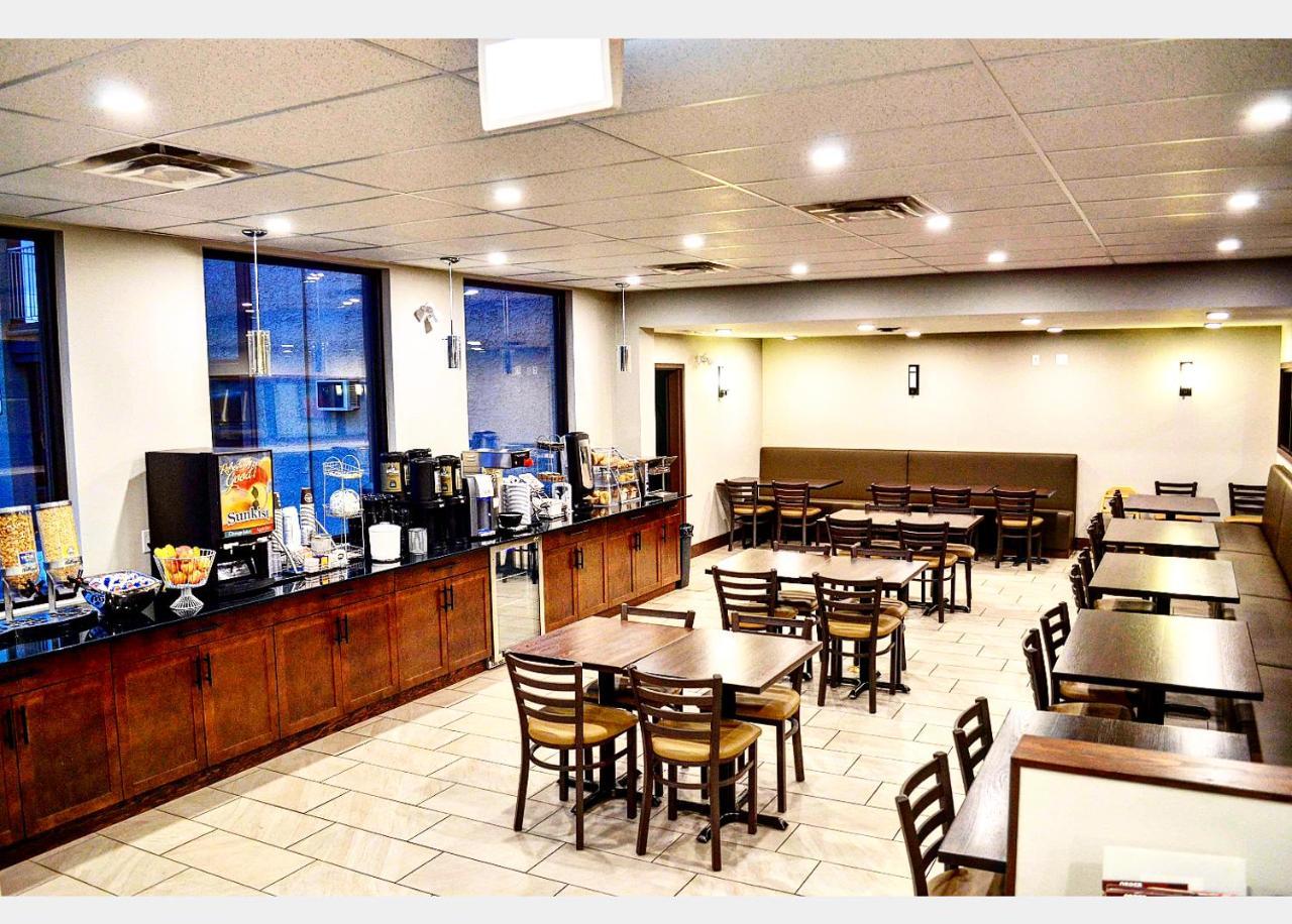 Super 8 By Wyndham Kelowna Bc Экстерьер фото